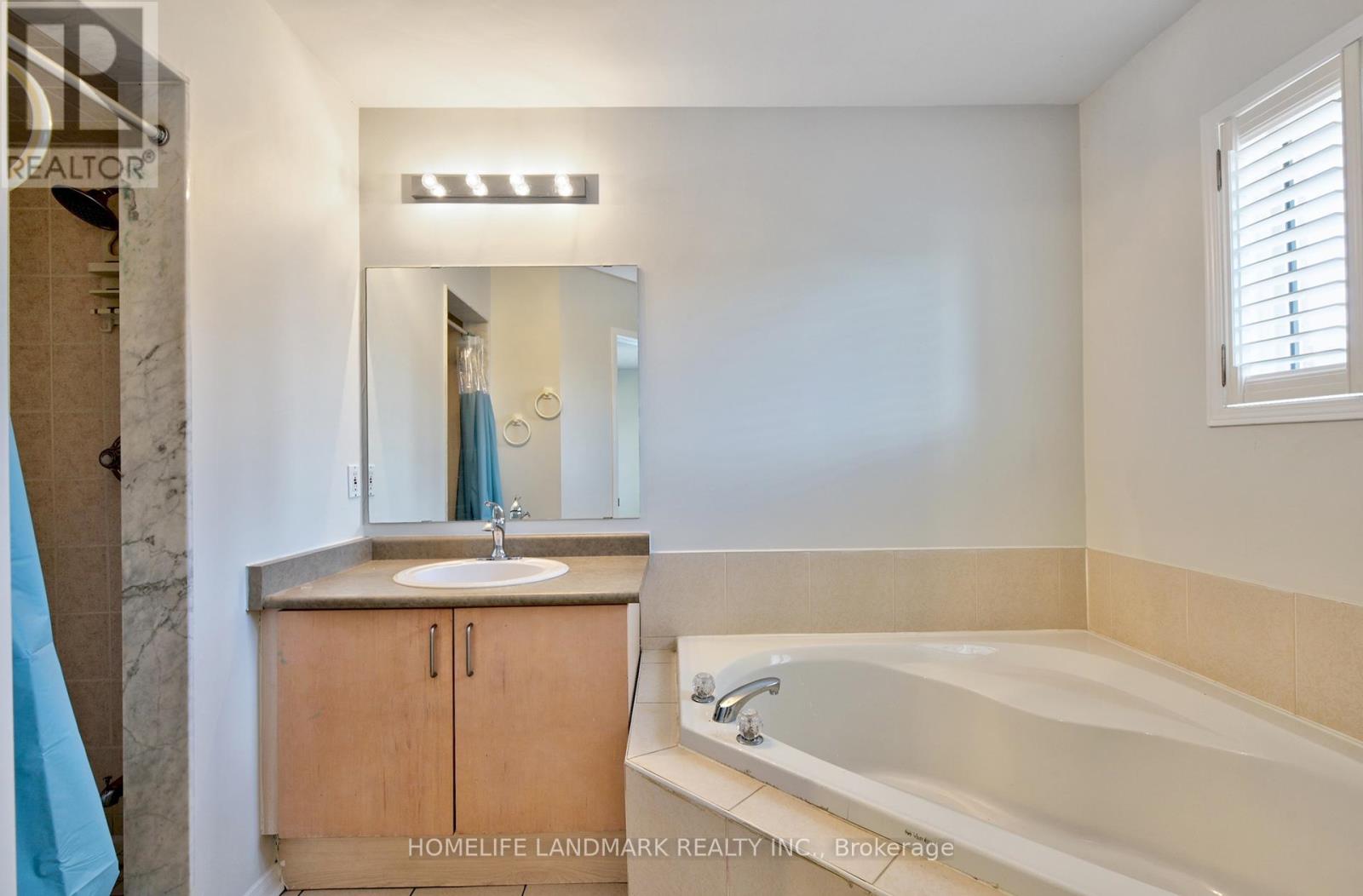 719 Stonebridge Avenue, Mississauga, Ontario  L5V 2K9 - Photo 17 - W13154392