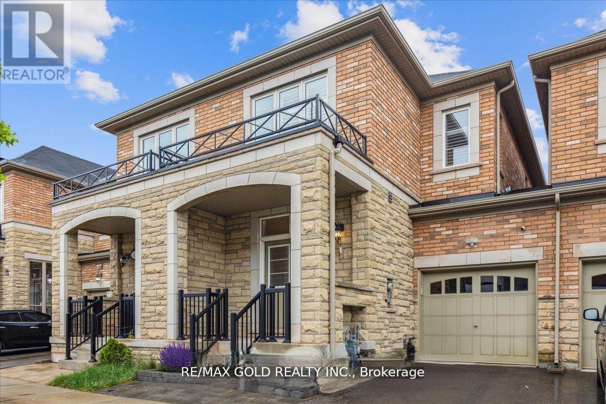 111 Huguenot Road, Oakville, Ontario  L6H 0M3 - Photo 1 - W13154394