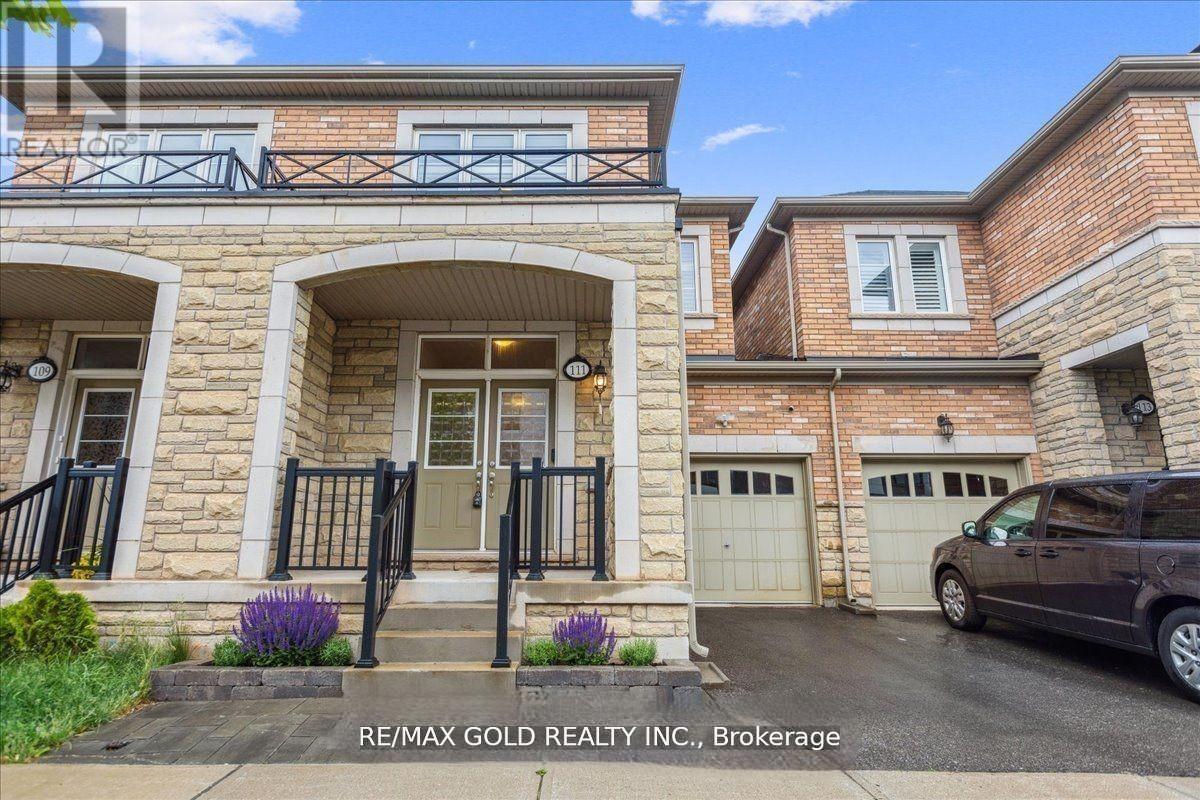 111 Huguenot Road, Oakville, Ontario  L6H 0M3 - Photo 2 - W13154394