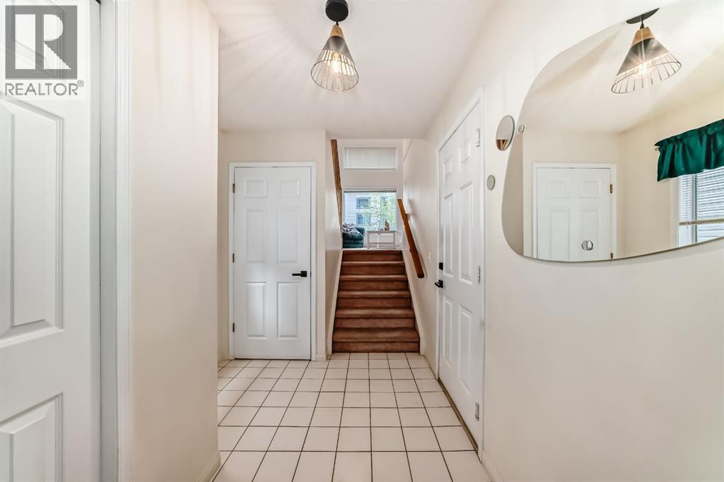 70 Kingsland Villas SW, Calgary, Alberta  T2V 5J9 - Photo 3 - A2312794
