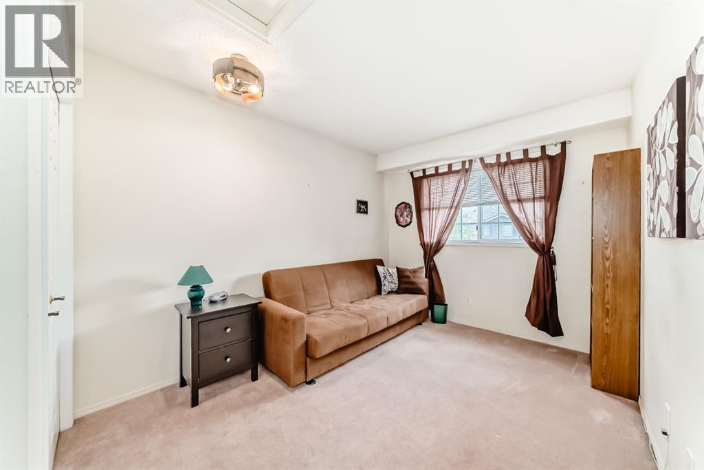 70 Kingsland Villas SW, Calgary, Alberta  T2V 5J9 - Photo 21 - A2312794