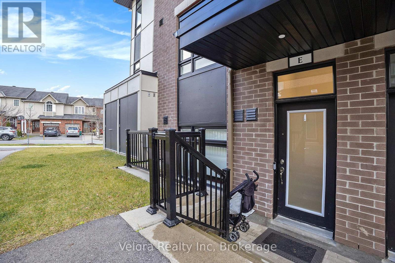 E - 390 Rolling Meadow Crescent, Ottawa, Ontario  K1W 0B1 - Photo 2 - X13154564