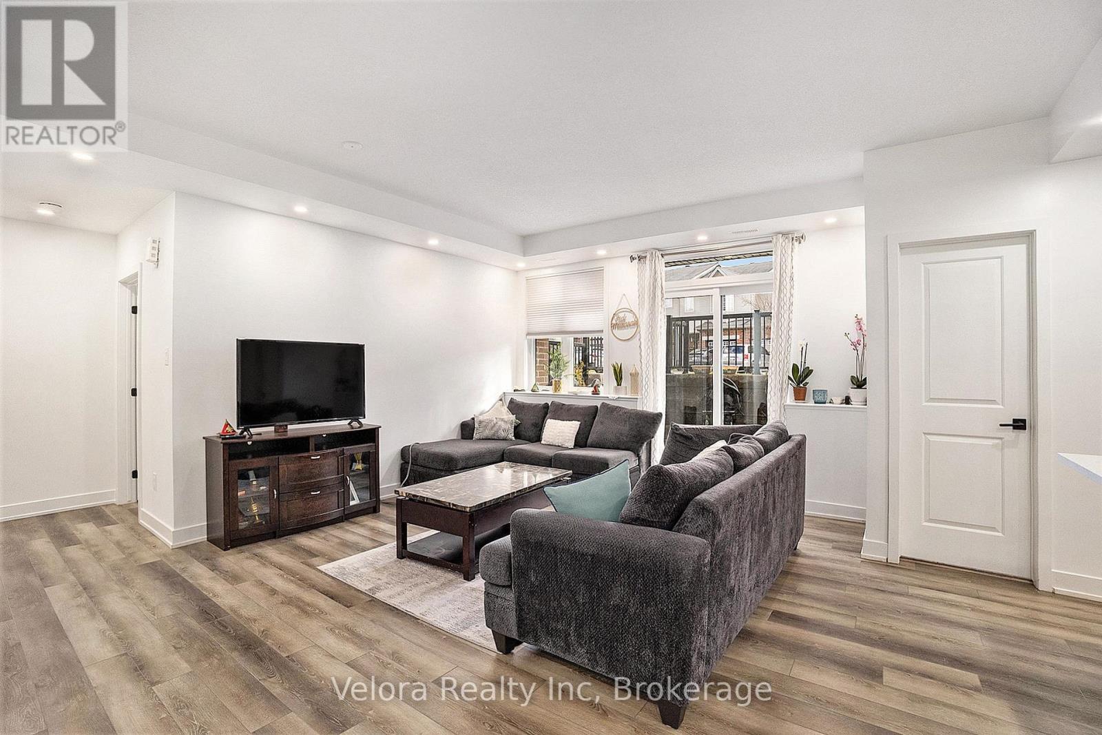 E - 390 Rolling Meadow Crescent, Ottawa, Ontario  K1W 0B1 - Photo 5 - X13154564