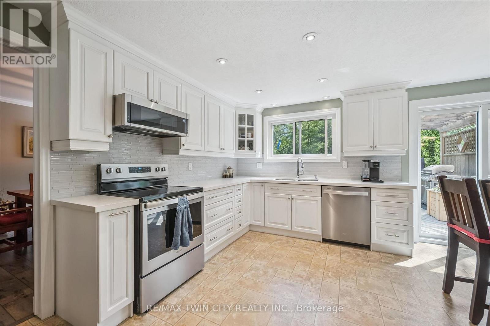 70 Peachtree Crescent, Cambridge, Ontario  N1S 4W3 - Photo 5 - X13153768