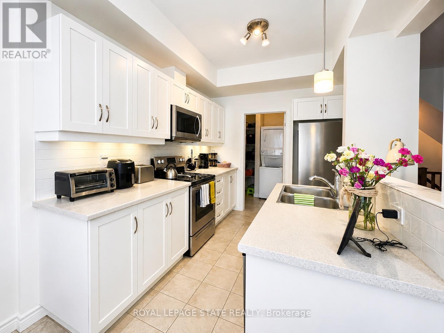 25 Marr Lane, Hamilton, Ontario  L9K 0K1 - Photo 2 - X13154114