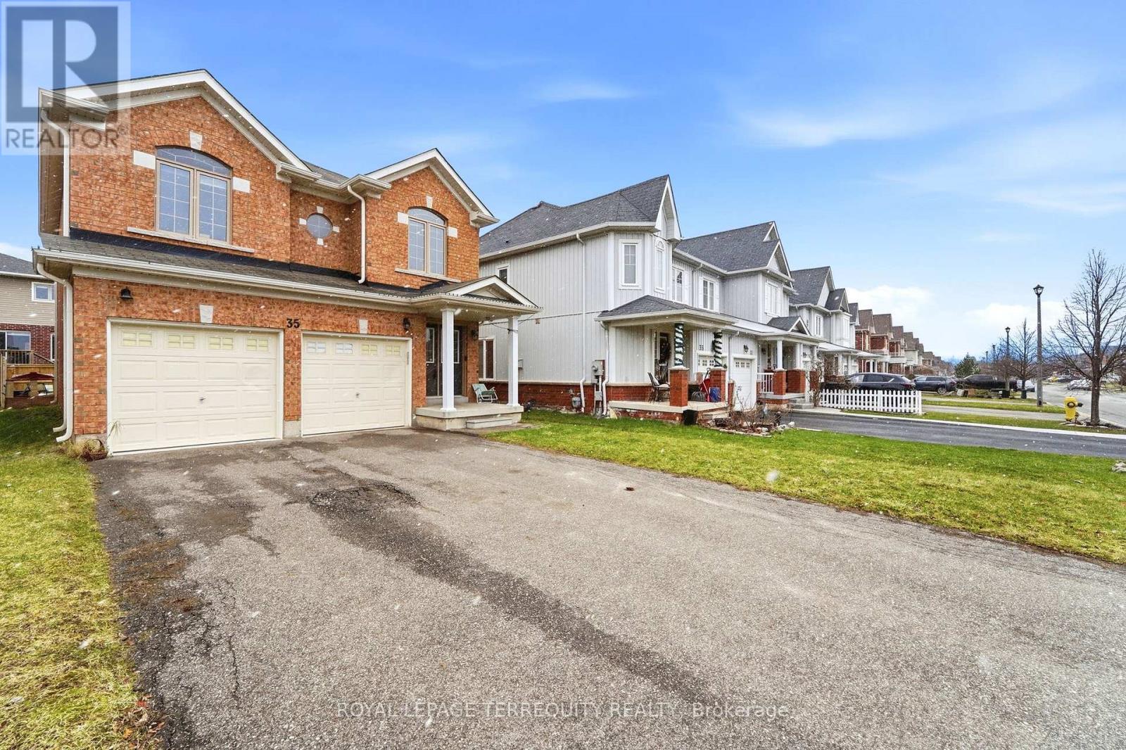 35 COLONEL LYALL STREET, St. Catharines, Ontario
