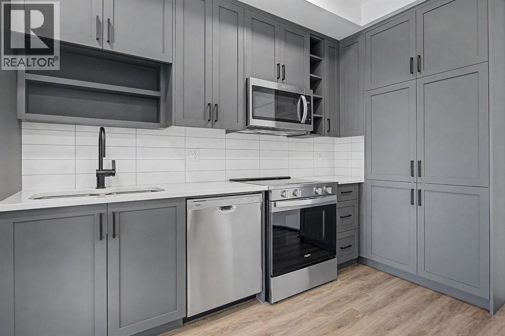 205, 3107 Warren Street, Calgary, Alberta  T3B 0M2 - Photo 3 - A2313044