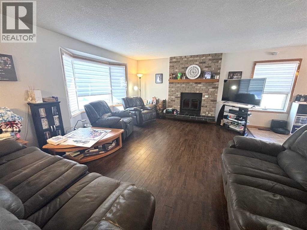 13 Pineview Road, Whitecourt, Alberta  T7S 1H7 - Photo 2 - A2273296