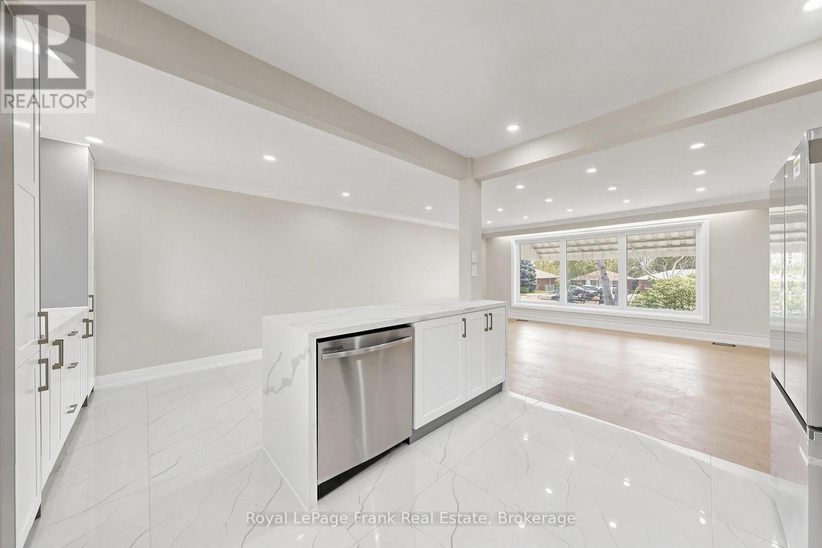 344 Rossland Road E, Oshawa, Ontario  L1G 2X1 - Photo 14 - E13154454