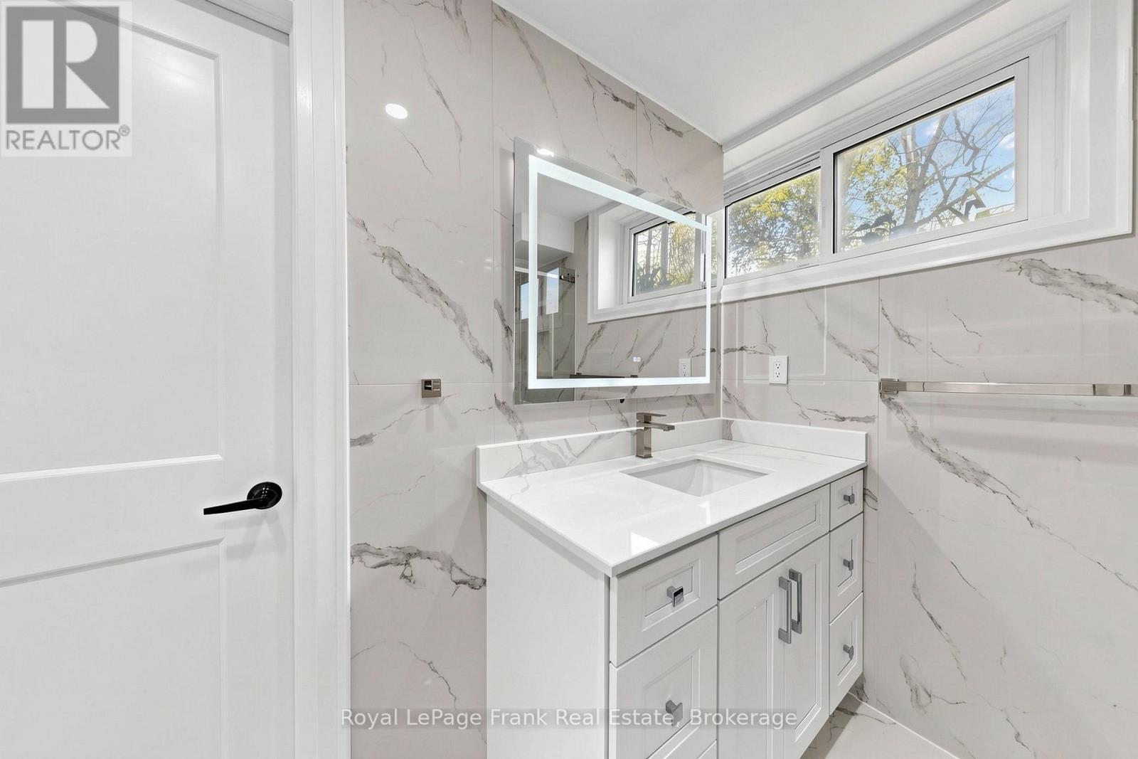 344 Rossland Road E, Oshawa, Ontario  L1G 2X1 - Photo 37 - E13154454