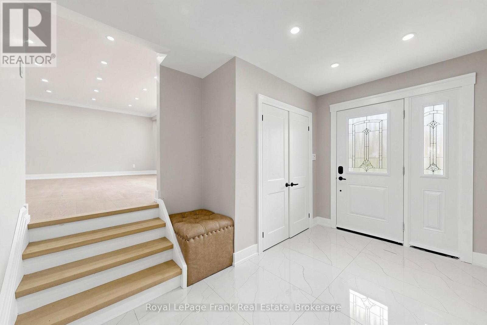 344 Rossland Road E, Oshawa, Ontario  L1G 2X1 - Photo 4 - E13154454