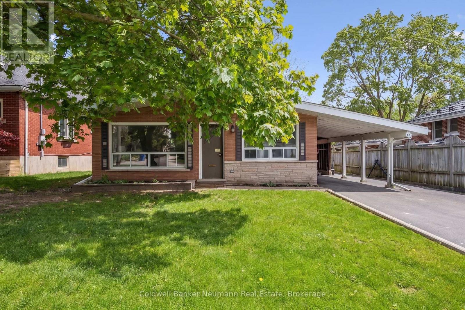 40 FAIRVIEW BOULEVARD, Guelph, Ontario