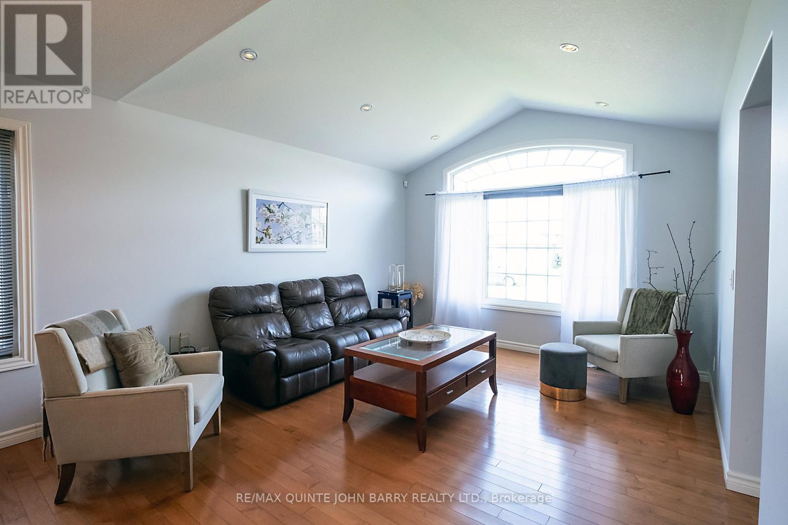 3 Spencer Court, Quinte West, Ontario  K8V 6X7 - Photo 4 - X13154596