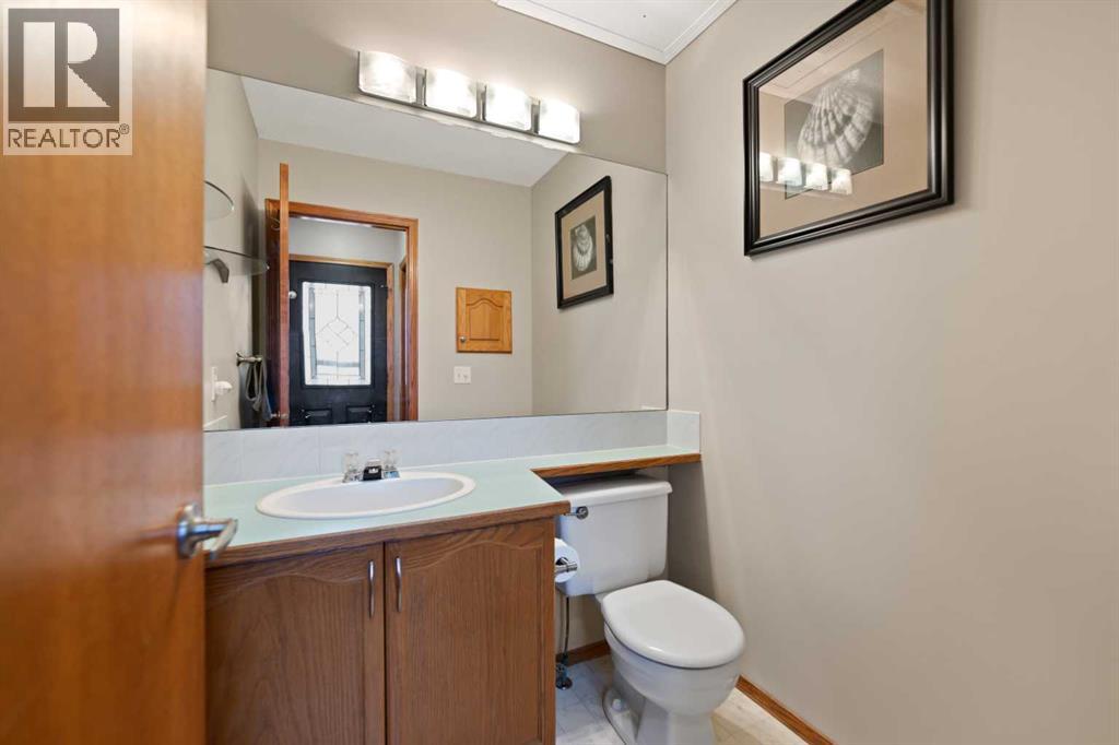 48 Sunridge Crescent NW, Airdrie, Alberta  T4B 2G5 - Photo 11 - A2310814