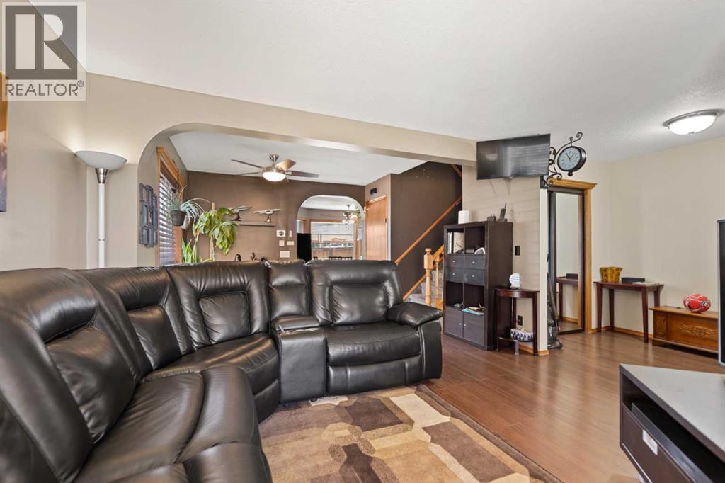 48 Sunridge Crescent NW, Airdrie, Alberta  T4B 2G5 - Photo 5 - A2310814