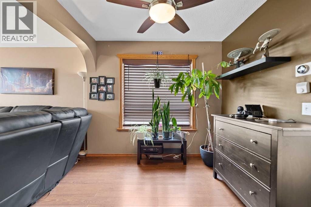 48 Sunridge Crescent NW, Airdrie, Alberta  T4B 2G5 - Photo 9 - A2310814