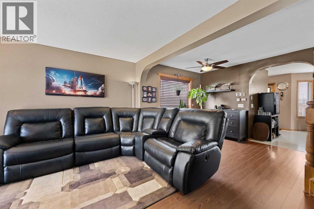 48 Sunridge Crescent NW, Airdrie, Alberta  T4B 2G5 - Photo 6 - A2310814