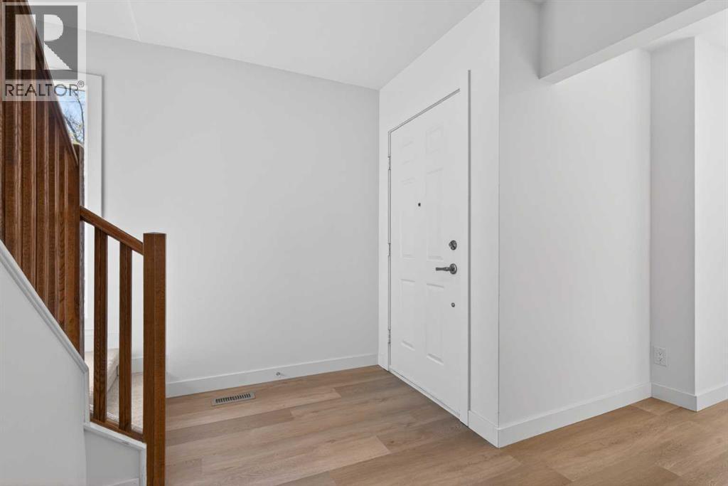416 Thornhill Place NW, Calgary, Alberta  T2K 2S5 - Photo 3 - A2311932