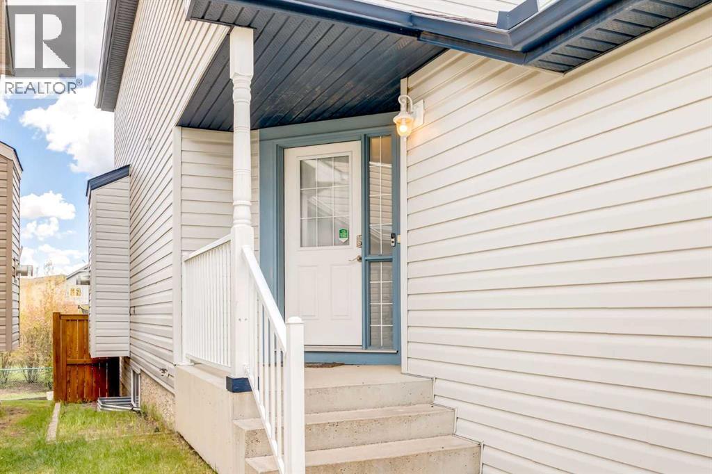 324 Evermeadow Road SW, Calgary, Alberta  T2Y 4X2 - Photo 2 - A2312668