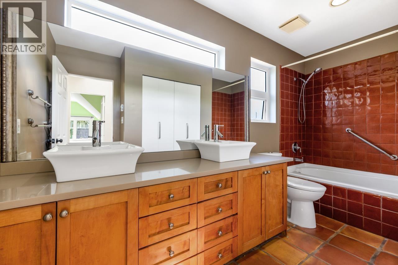 Main House 35xx W 20th Avenue, Vancouver, British Columbia  V6S 1E6 - Photo 5 - R3126191
