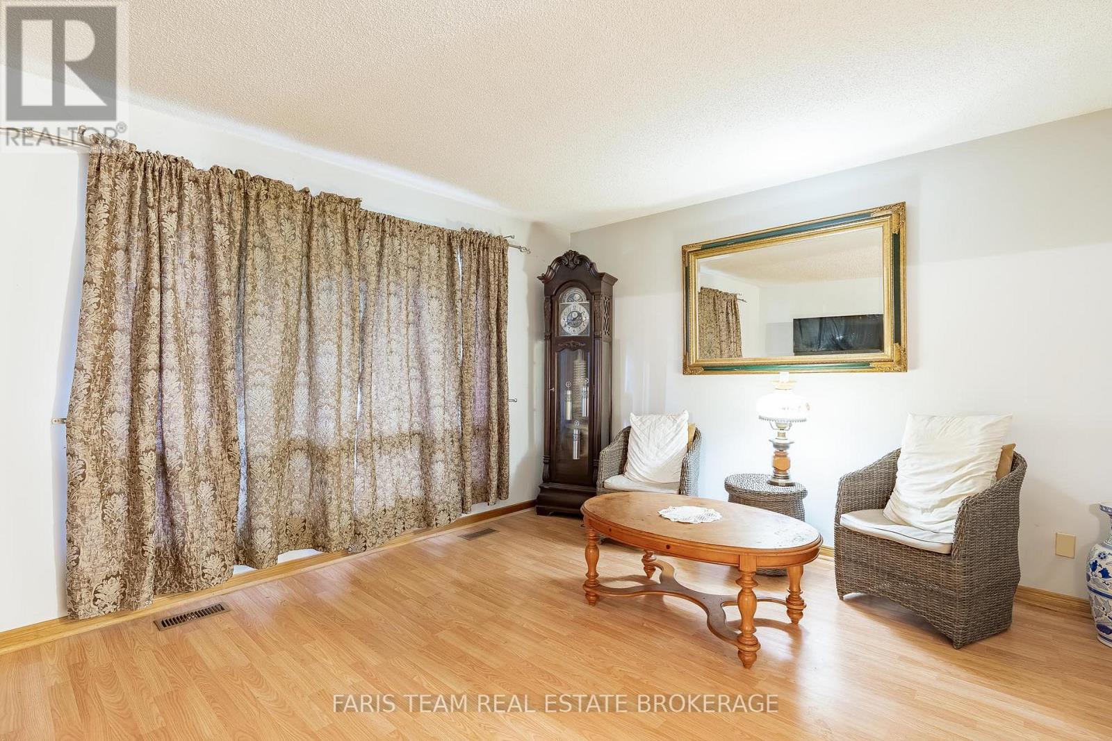466 Trillium Street, Tay, Ontario  L0K 2A0 - Photo 11 - S13154538