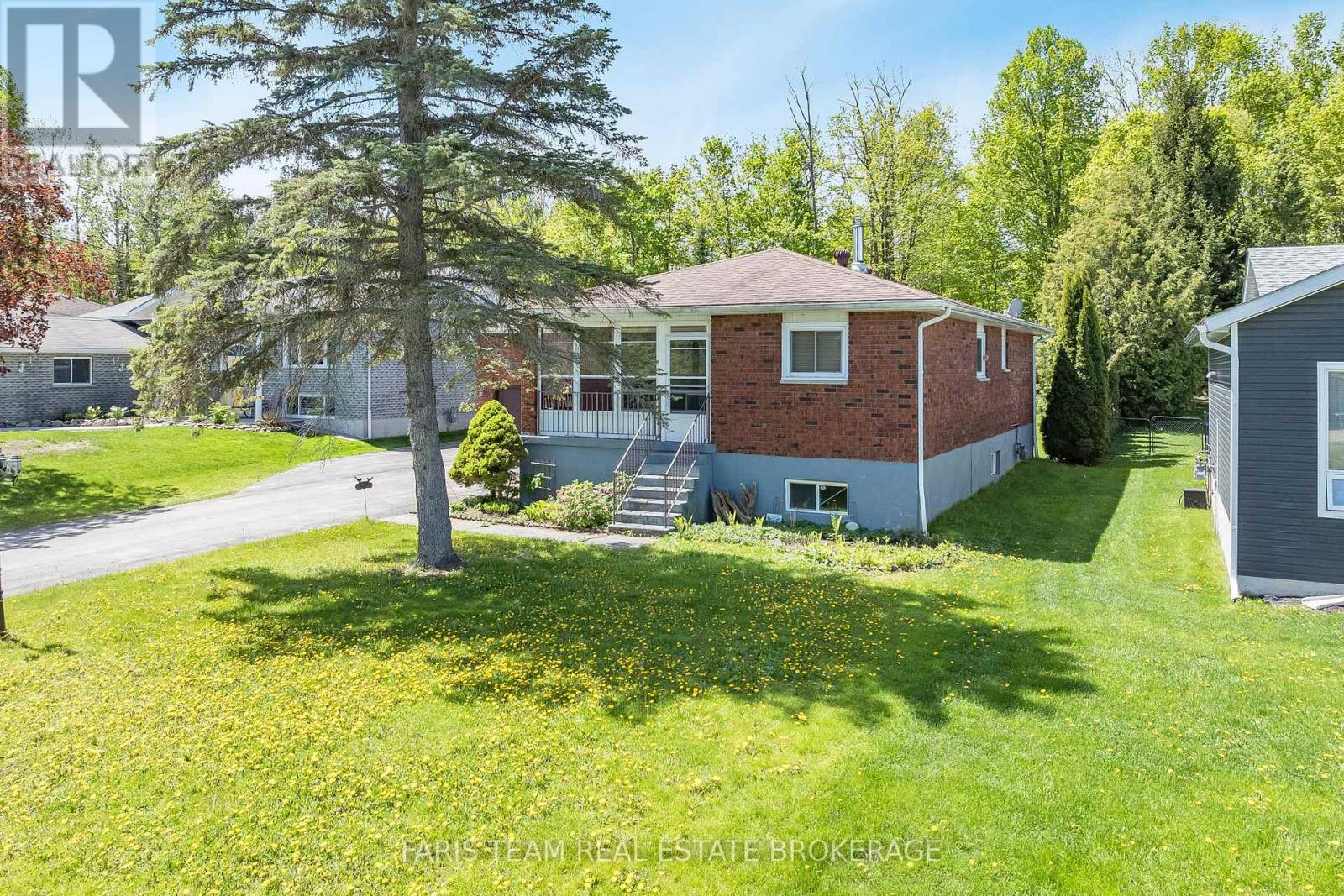 466 Trillium Street, Tay, Ontario  L0K 2A0 - Photo 2 - S13154538