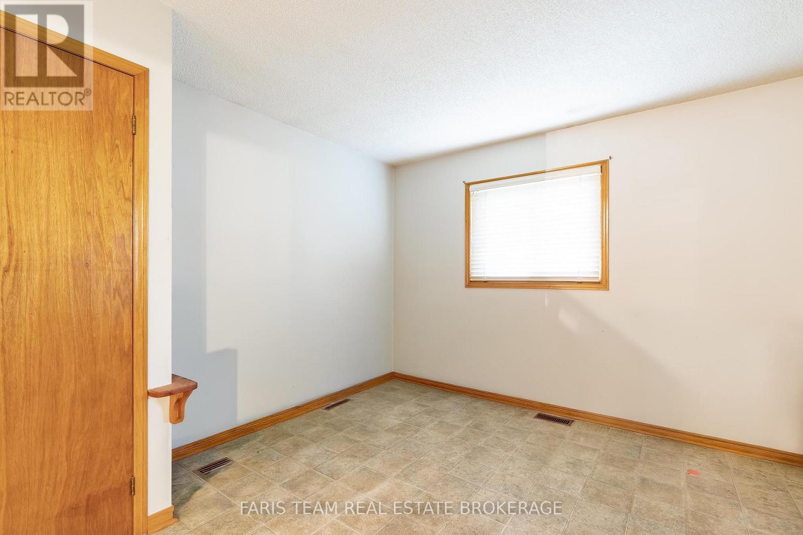 466 Trillium Street, Tay, Ontario  L0K 2A0 - Photo 9 - S13154538