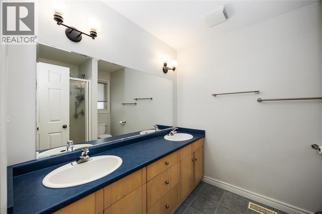 727 Norman Street, Plympton-Wyoming, Ontario  N0N 1T0 - Photo 19 - 26011709