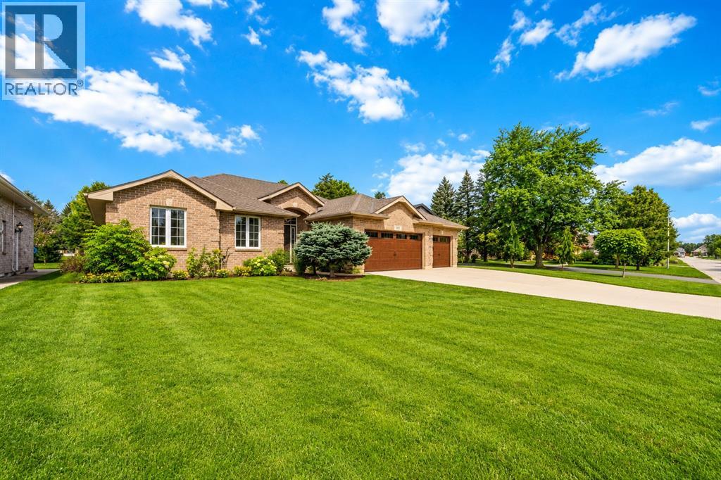 727 Norman Street, Plympton-Wyoming, Ontario  N0N 1T0 - Photo 1 - 26011709
