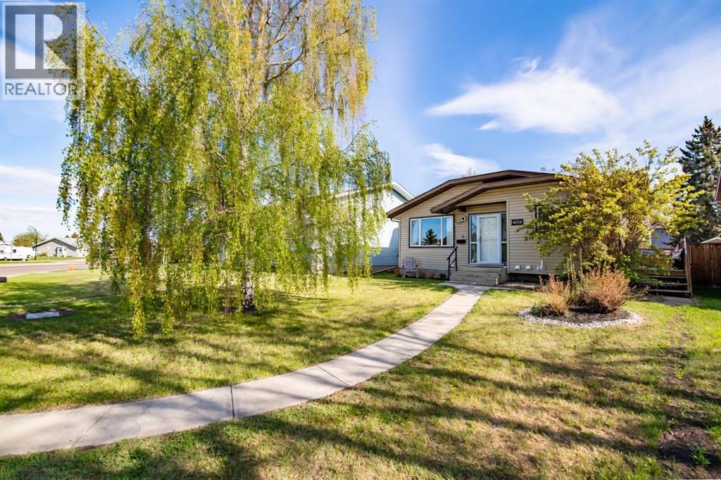 105 Erickson Drive, Red Deer, Alberta  T4R 1X9 - Photo 1 - A2312604
