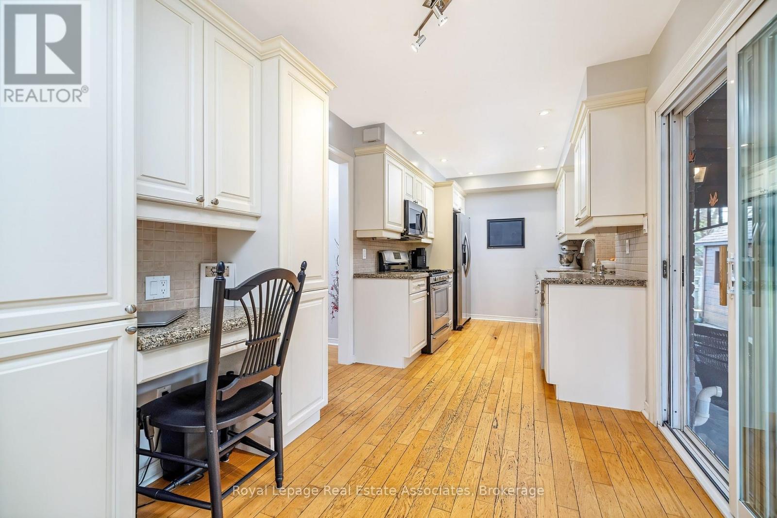 16 Cotswold Court, Halton Hills, Ontario  L7G 5E5 - Photo 16 - W13154438