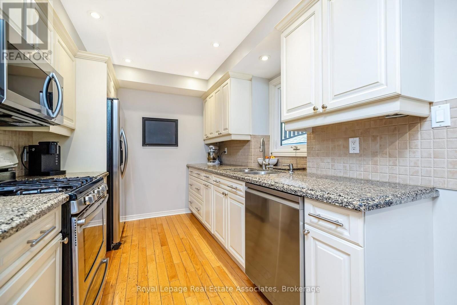 16 Cotswold Court, Halton Hills, Ontario  L7G 5E5 - Photo 19 - W13154438