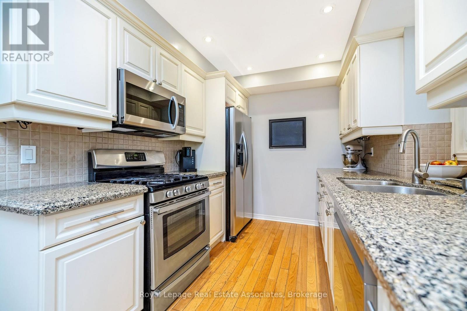 16 Cotswold Court, Halton Hills, Ontario  L7G 5E5 - Photo 20 - W13154438