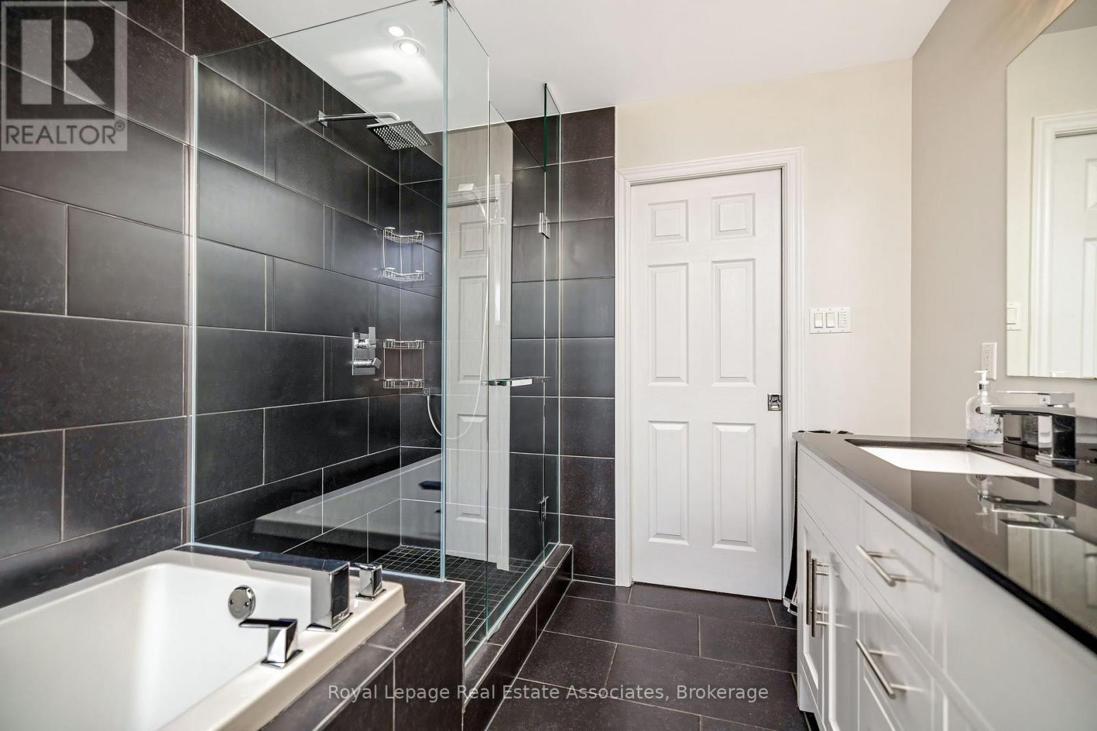 16 Cotswold Court, Halton Hills, Ontario  L7G 5E5 - Photo 27 - W13154438