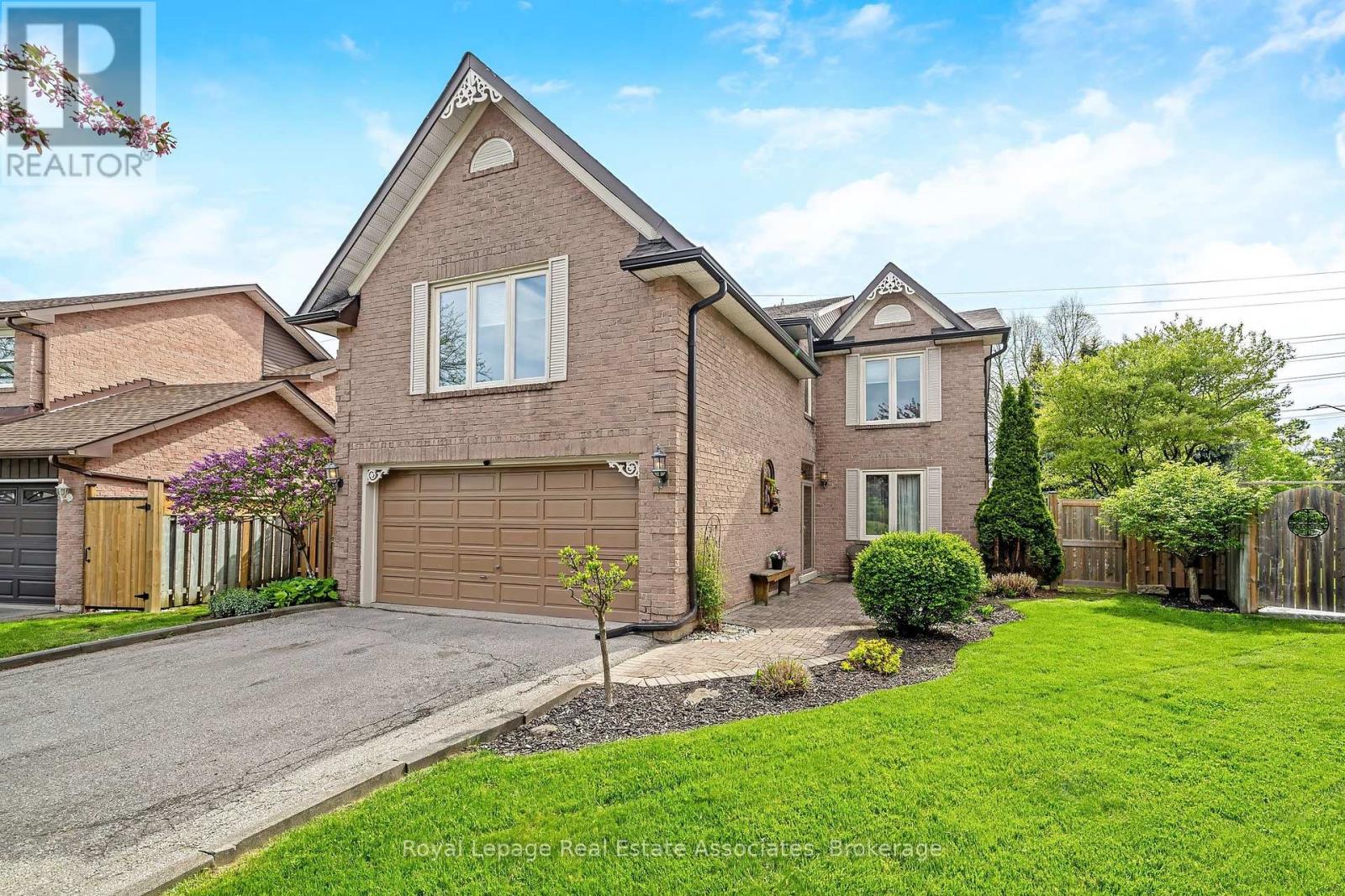 16 Cotswold Court, Halton Hills, Ontario  L7G 5E5 - Photo 3 - W13154438