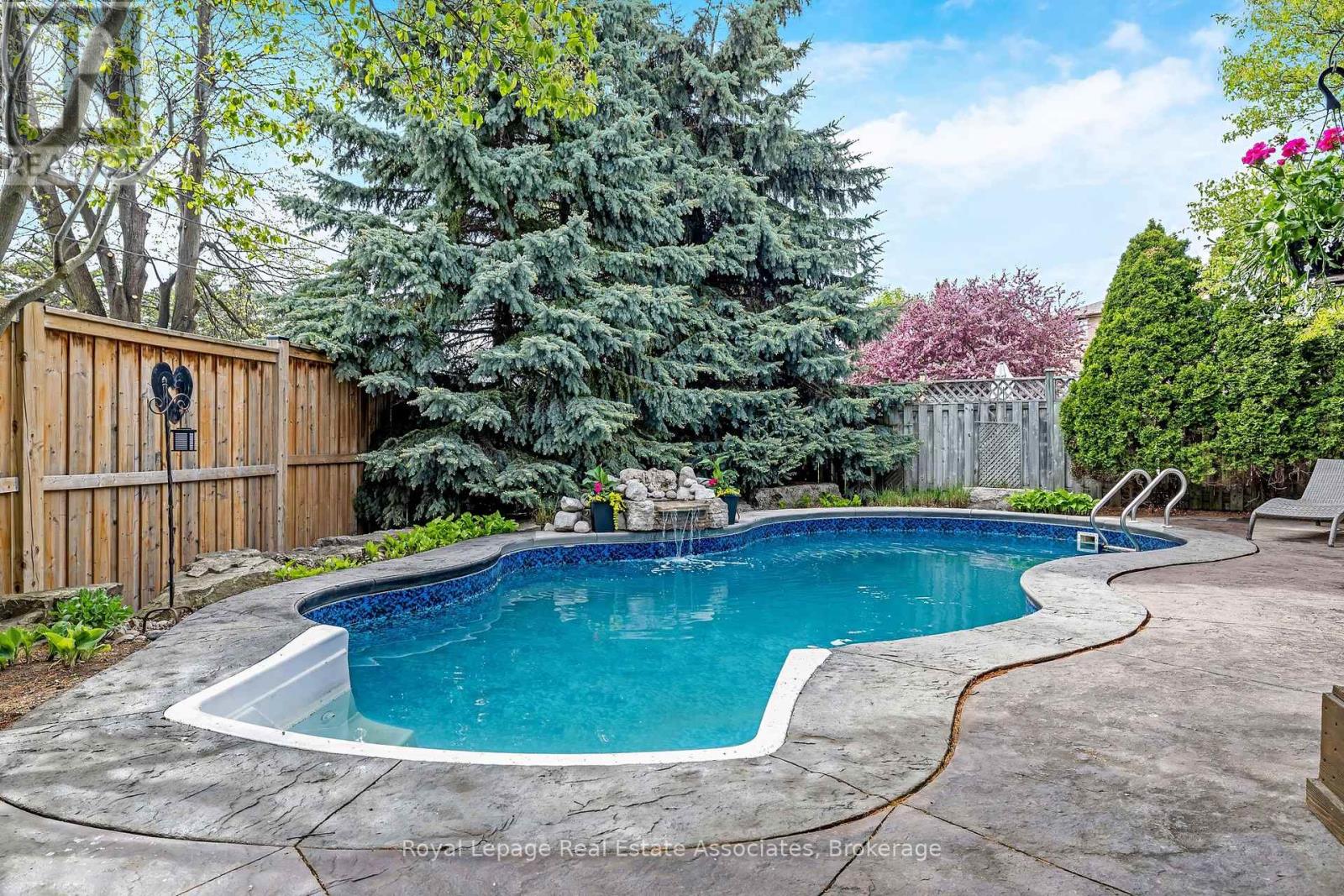 16 Cotswold Court, Halton Hills, Ontario  L7G 5E5 - Photo 33 - W13154438