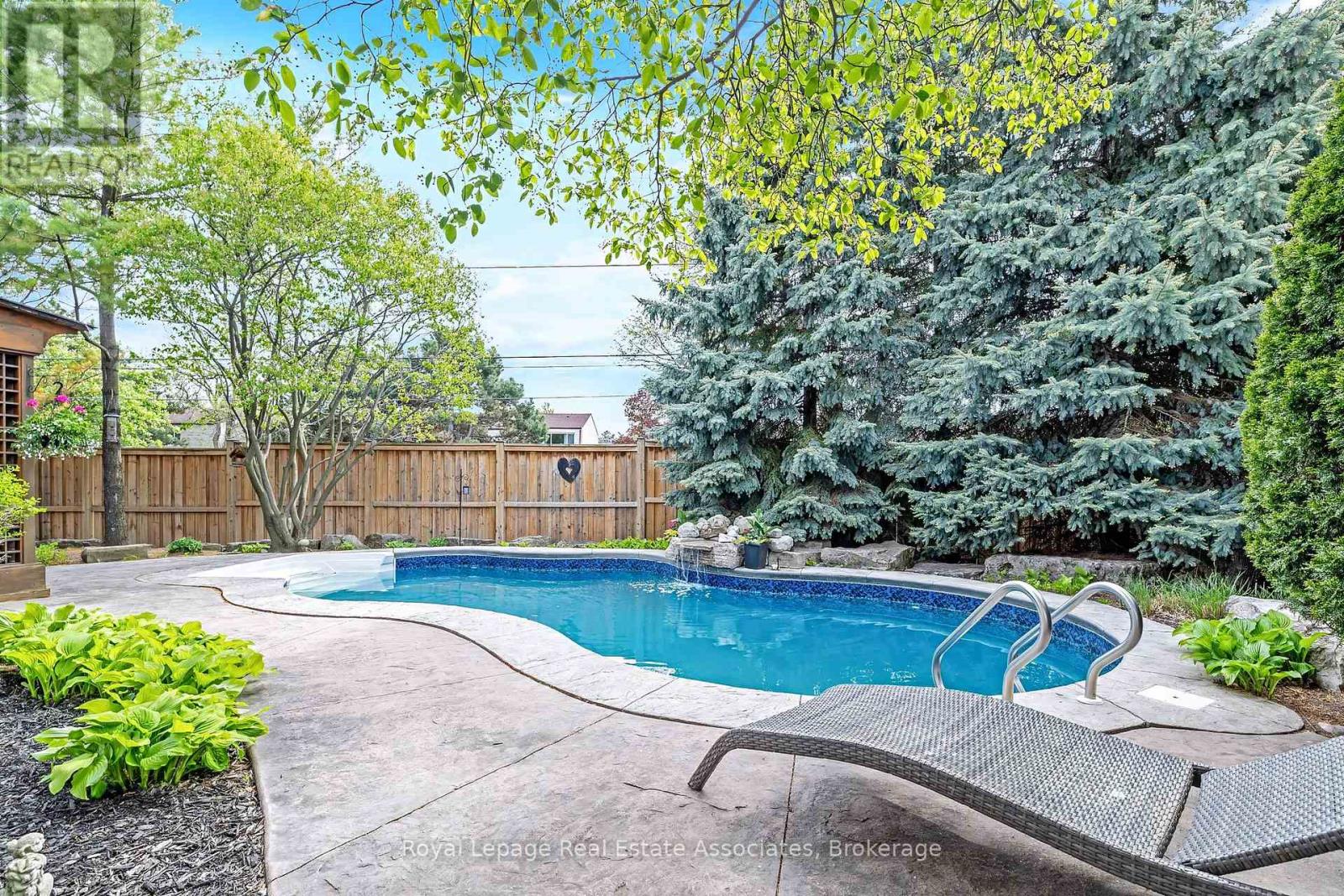 16 Cotswold Court, Halton Hills, Ontario  L7G 5E5 - Photo 37 - W13154438