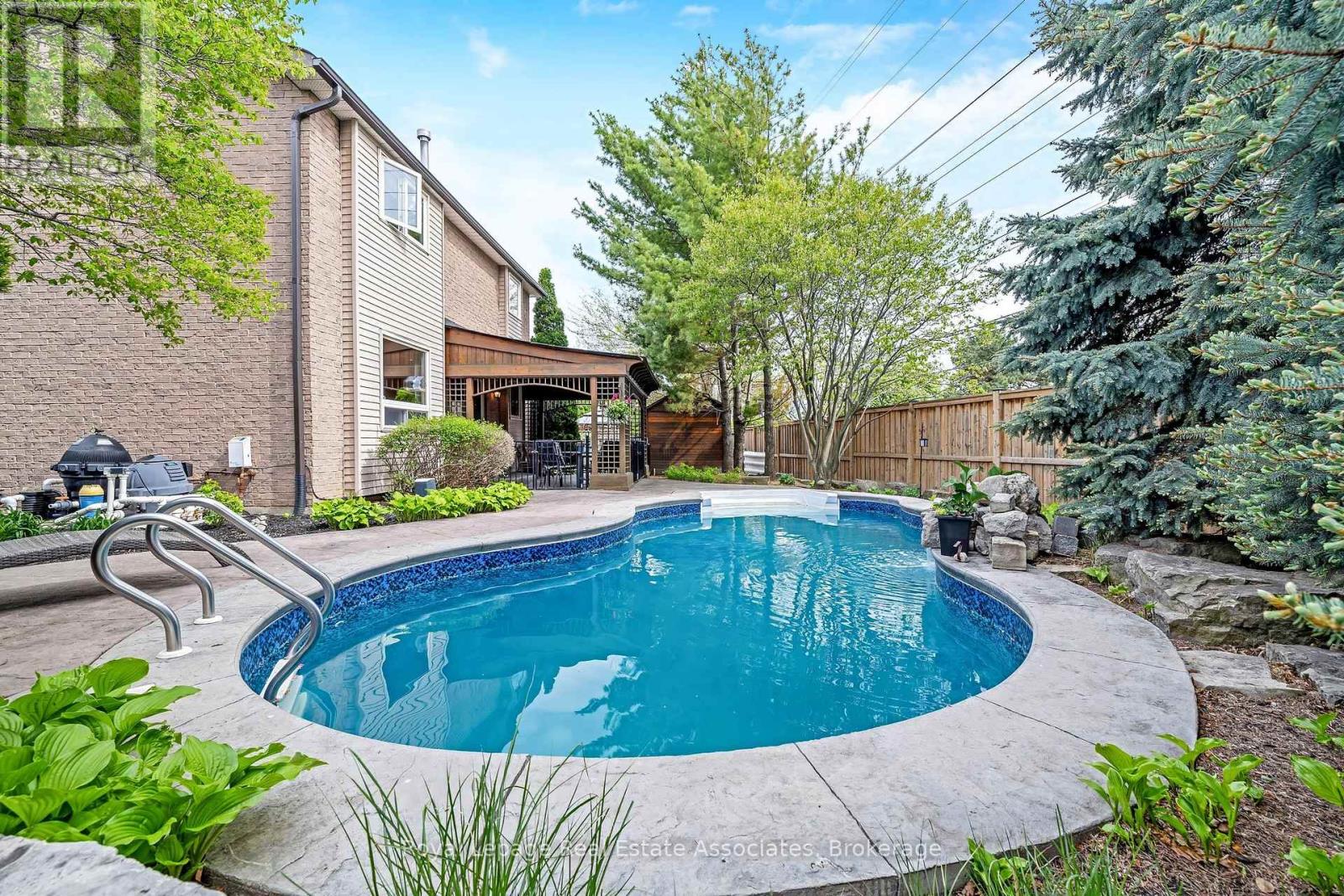 16 Cotswold Court, Halton Hills, Ontario  L7G 5E5 - Photo 38 - W13154438