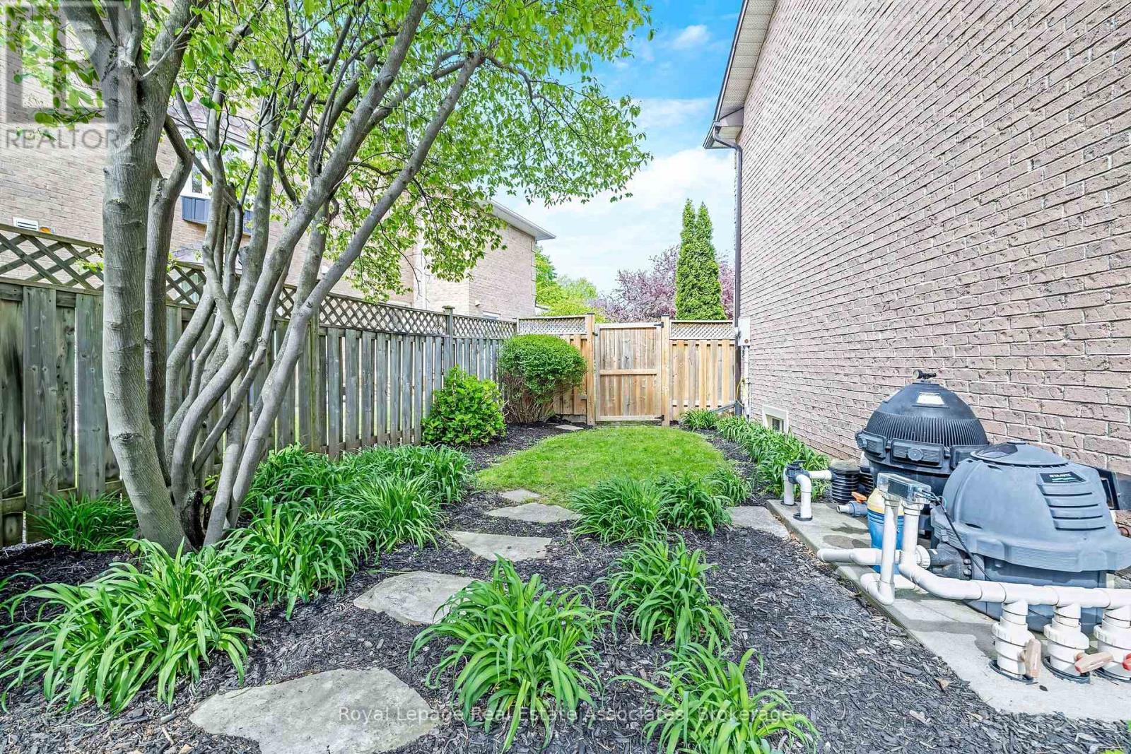 16 Cotswold Court, Halton Hills, Ontario  L7G 5E5 - Photo 41 - W13154438