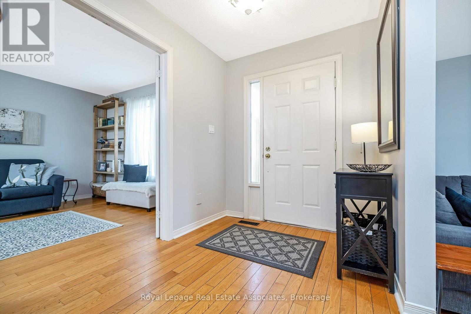 16 Cotswold Court, Halton Hills, Ontario  L7G 5E5 - Photo 6 - W13154438