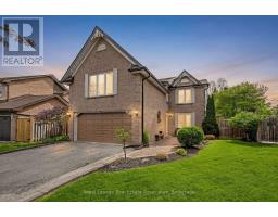 16 COTSWOLD COURT, Halton Hills, Ontario