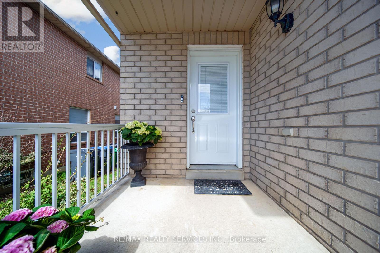 81 Roadmaster Lane, Brampton, Ontario  L7A 3A8 - Photo 3 - W13154458