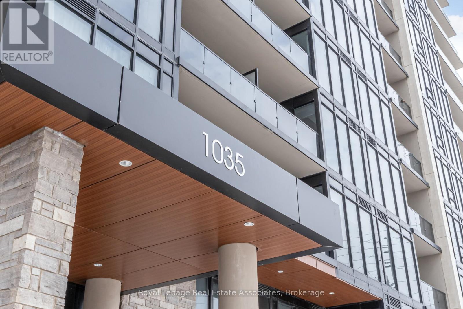1108 - 1035 Southdown Road, Mississauga, Ontario  L5J 0A2 - Photo 2 - W13154498