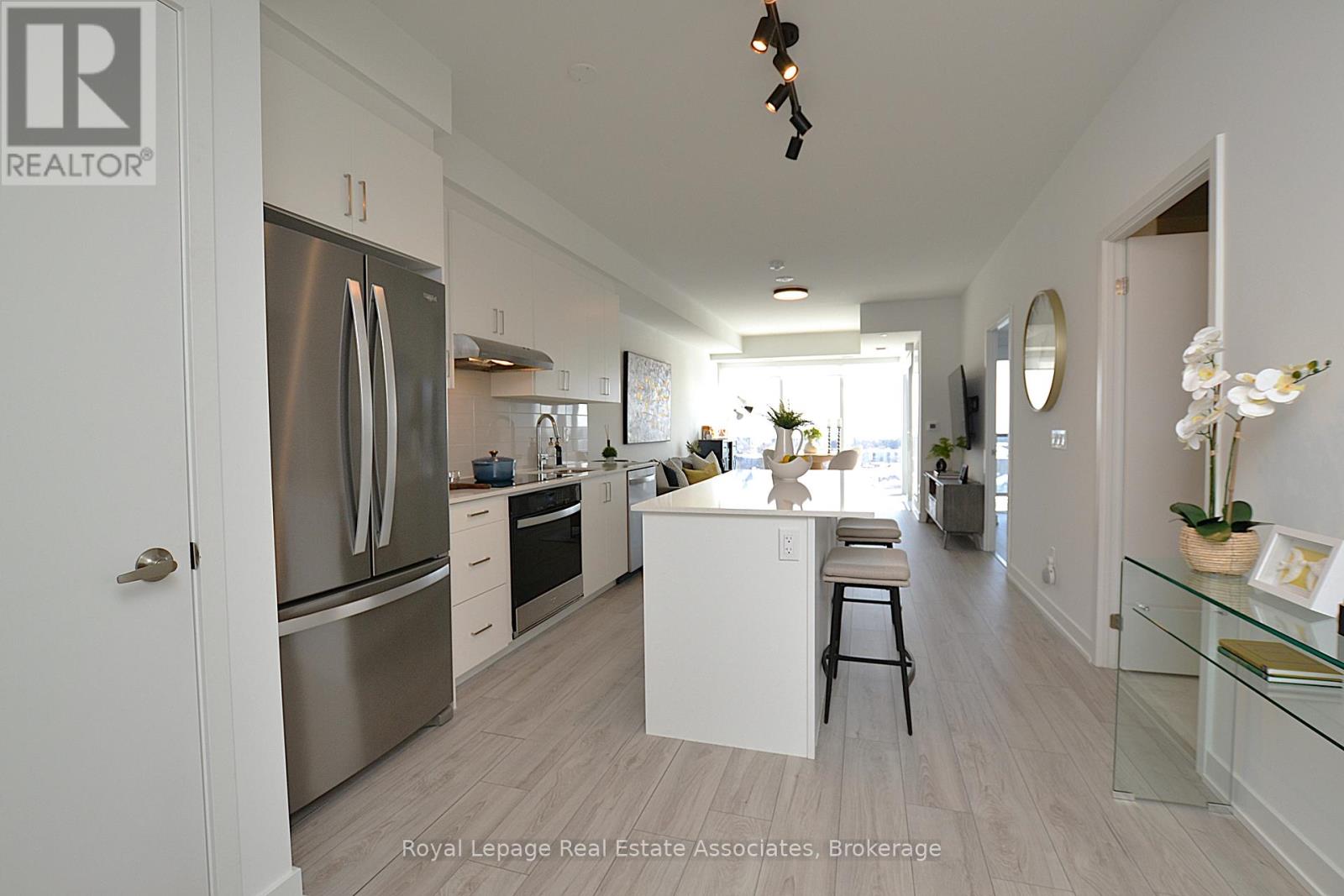 1108 - 1035 Southdown Road, Mississauga, Ontario  L5J 0A2 - Photo 4 - W13154498