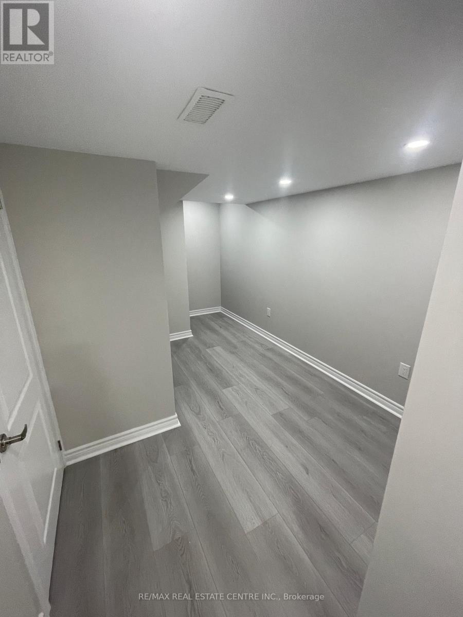 Bsmt - 63 Allegro Drive, Brampton, Ontario  L6Y 0H8 - Photo 6 - W13154626