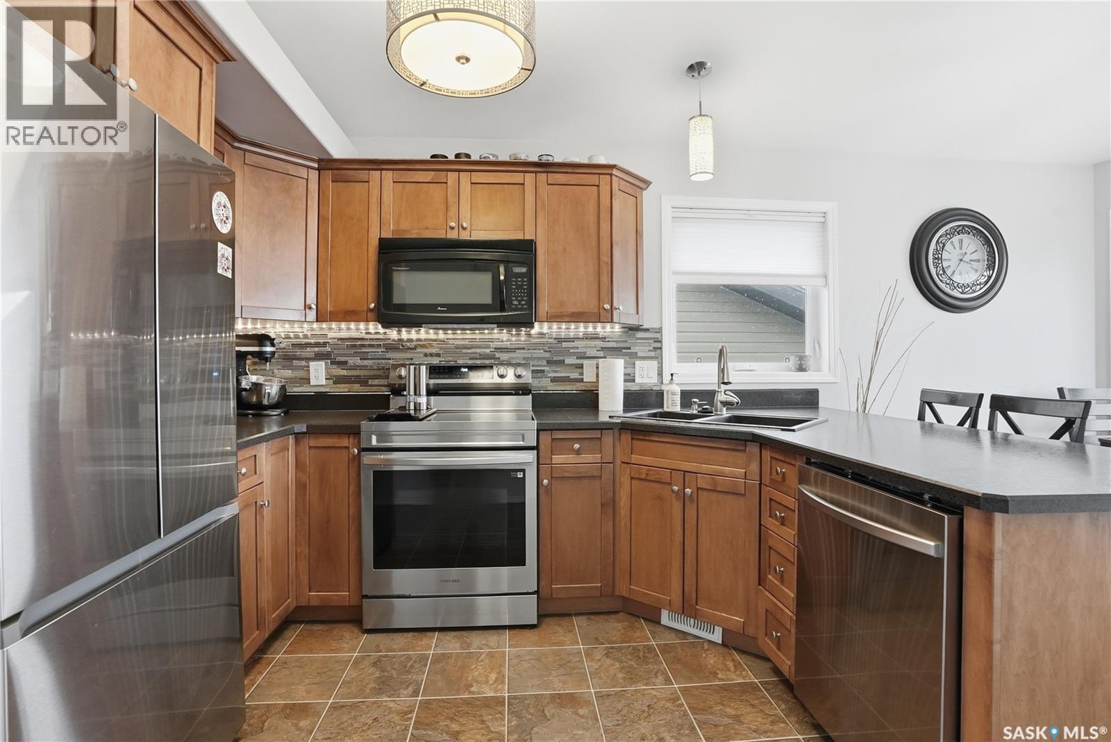 232 Enns Crescent, Martensville, Saskatchewan  S0K 0A2 - Photo 6 - SK036573