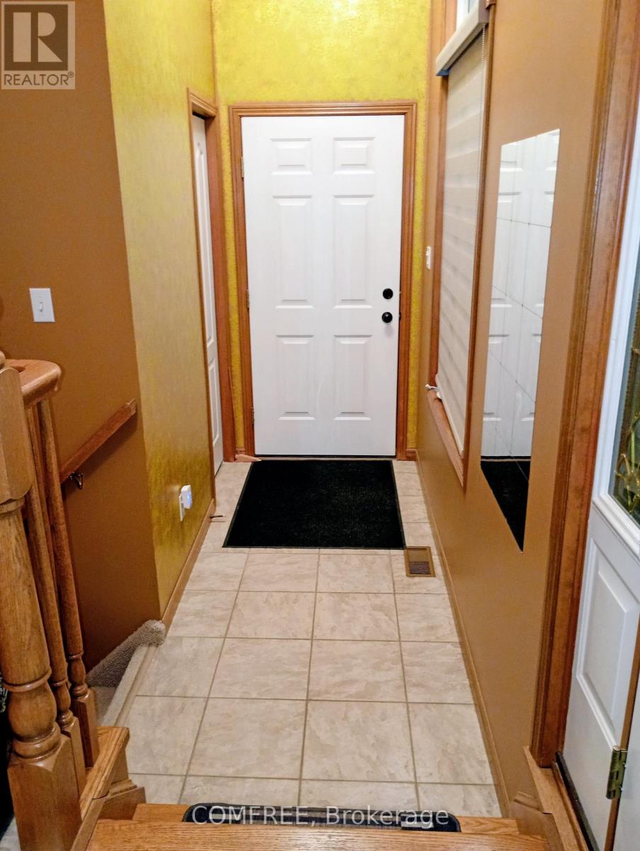 35 Tanya Drive, Southwest Middlesex, Ontario  N0L 1M0 - Photo 4 - X12940524