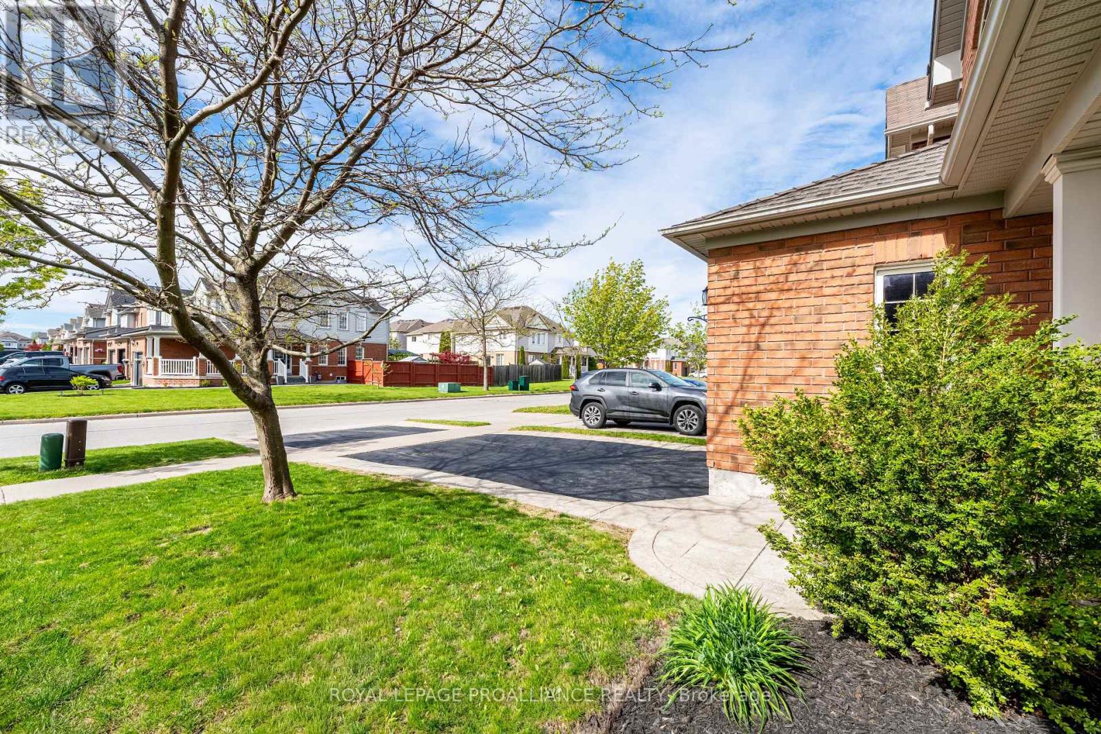 23 Courvier Crescent, Clarington, Ontario  L1C 0E7 - Photo 4 - E13154680