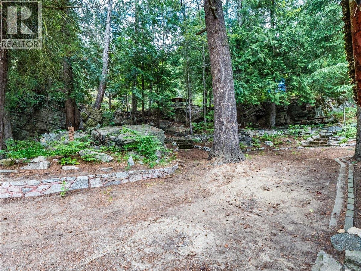 2927 Upper Levels Road, Robson, British Columbia V0G 1X0 - Photo 31 - 10387650