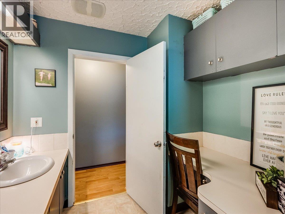 2927 Upper Levels Road, Robson, British Columbia V0G 1X0 - Photo 59 - 10387650